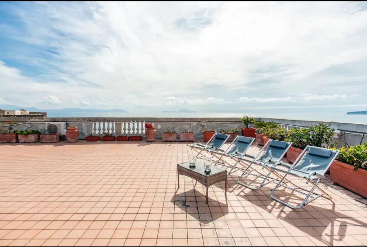 Rooftop In Front Of The Castle Napoli Dış mekan fotoğraf