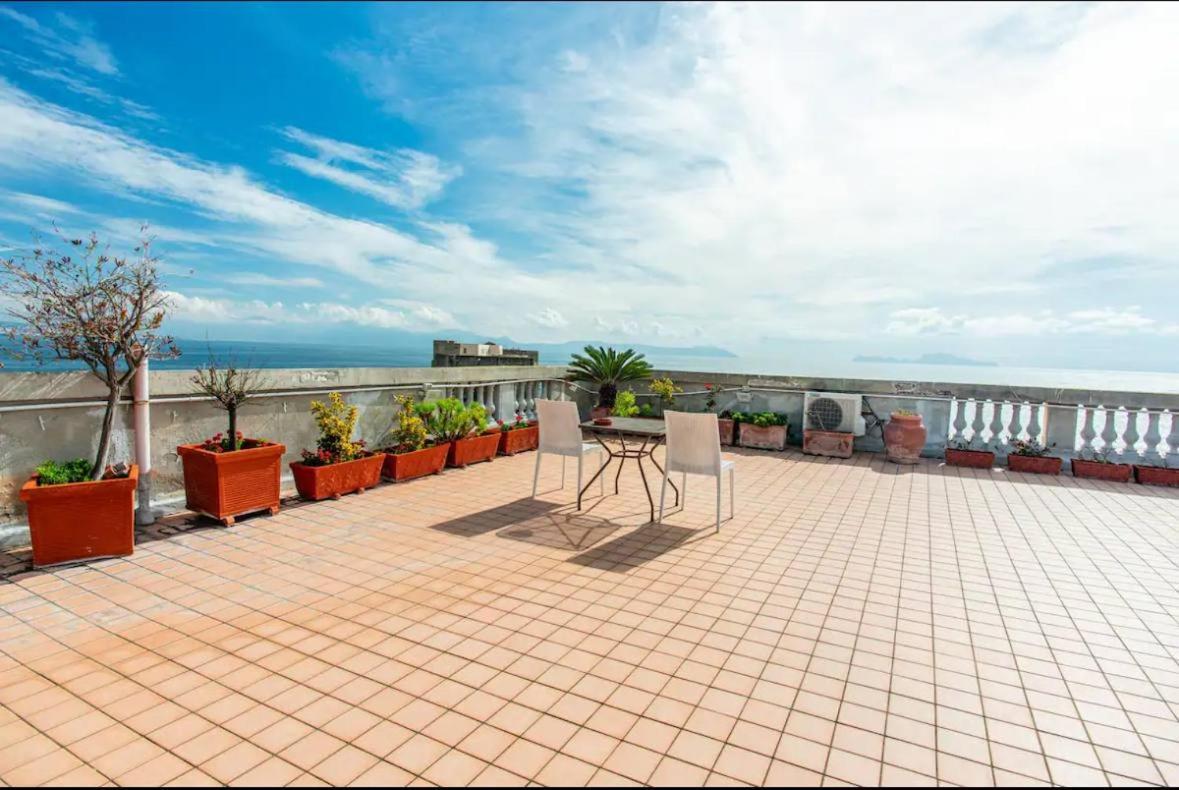 Rooftop In Front Of The Castle Napoli Dış mekan fotoğraf